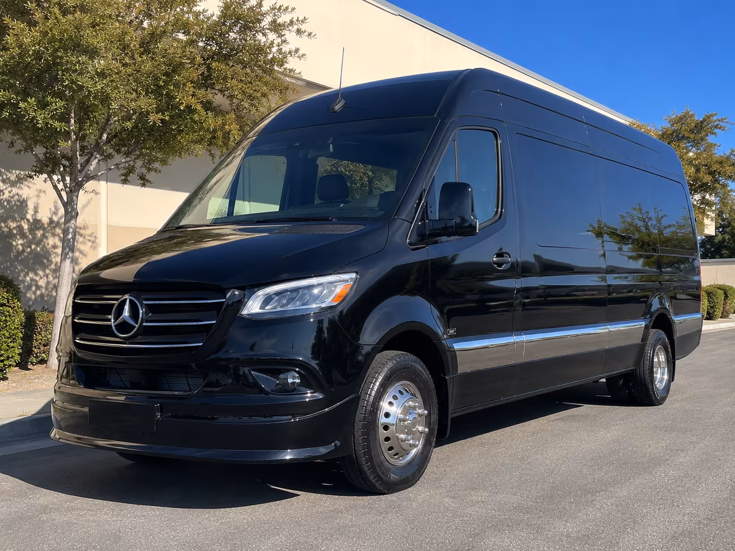 Louisville Airport Shuttle & Transportation party bus exterior